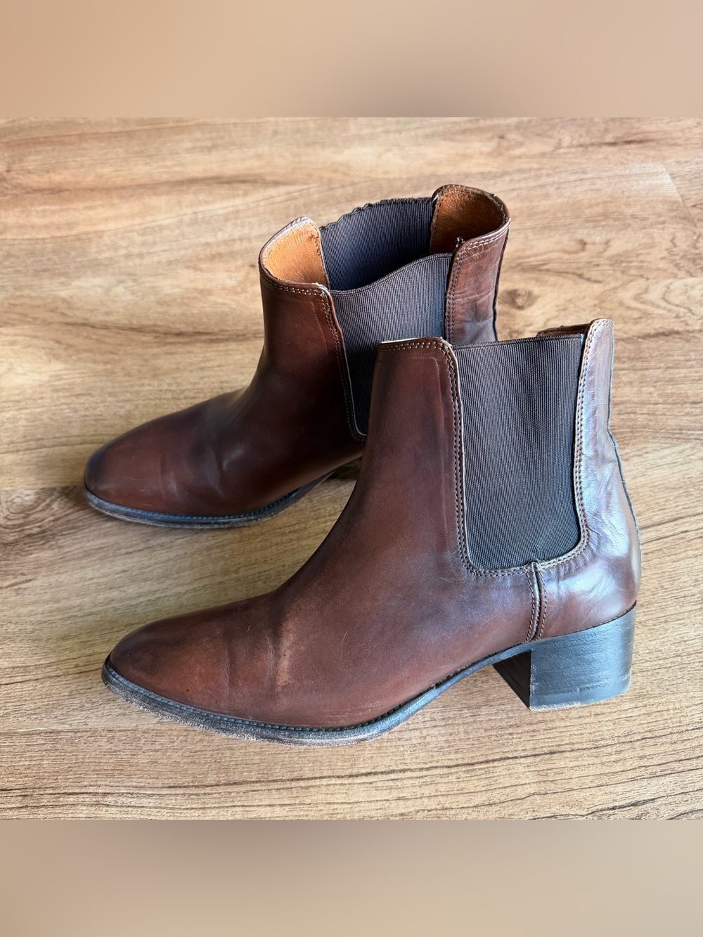 FRYE Dara Leather Chelsea Boot Women’s Size 6